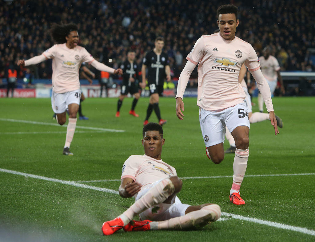Rashford’s last-gasp penalty kick knocks out stunned PSG as Manchester United advance