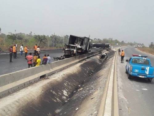 4 escape death as tanker overturns on Lagos-Ibadan Expressway