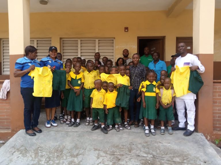 Journalist donates uniforms to pupils in Lagos — NEWSVERGE